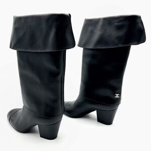 CHANEL Black 20K CC Logo Musketeer Boots Size 40 Cap Toe Leather Fold Over